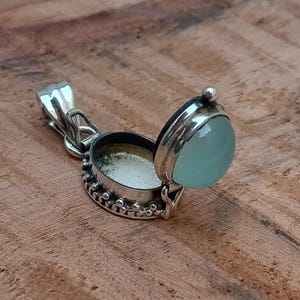 Aqua Chalcedon Poison Box Anhänger, 925 Sterling Silber Anhänger, Aqua Chalcedon Oval Edelstein, 925 Silber Poison Box Medaillon