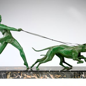 Géo MAXIM (1885-1940), Sculpture « Femme et ses lévriers », France Art Déco 1930