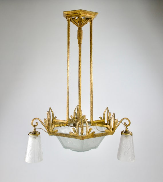 Important Lustre En Bronze Doré Et Pâte De Verre Soufflée