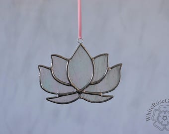 Stained Glass Pearl White Lily/Lotus Flower Hanger/Suncatcher Gift/Home Decor/Ornament