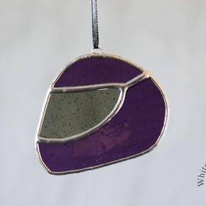 Gebrandschilderd glas zonnevanger/raamhanger paars motor/fietshelm cadeau/woondecoratie