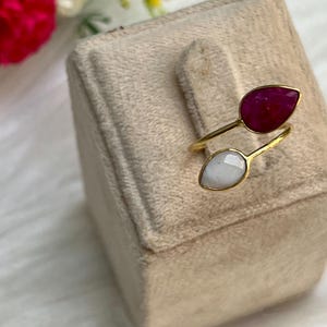 Ring natuurlijke robijn/messing ring/verstelbare ring/statementring/multistenen ring/maansteenring/edelsteen vermeil ring/handgemaakte ring/B'day-cadeau