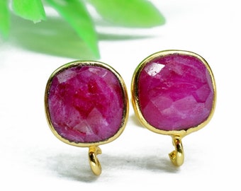 Connettore per orecchini a cuscino in rubino da 8 mm, fornitura per la creazione di gioielli, perni per connettori in rubino, connettore per orecchini placcato in oro, connettori per la creazione di orecchini,