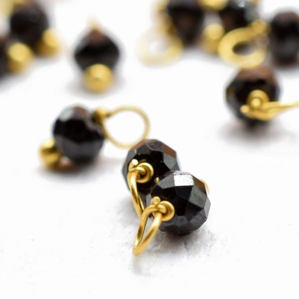 Petites breloques de pierres précieuses, perles enveloppées de fil unique d'onyx noir, fournitures de fabrication de bijoux, breloques de boucles d'oreilles, breloques de collier, breloques de bracelet, perle pendante