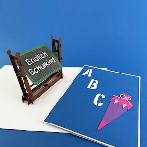 Carte pop-up de fichier traceur pour la rentrée scolaire, diplôme d'études secondaires, remise des diplômes, examen, commission scolaire