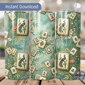 Könnte beinhalten: Ein Set aus drei Keramikbechern mit gesprenkelter, matter Oberfläche. Die Becher sind in Creme-, Hellgrau- und Dunkelgrautönen gehalten. Jeder Becher hat ein schlichtes, minimalistisches Design und einen abgerundeten Henkel.