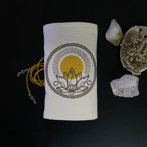 蓮と太陽のシンボルの刺繍カードラップバッグ、防水生地、祭壇タロットカード布、手作りポーチ、ラブタロットリーディング
