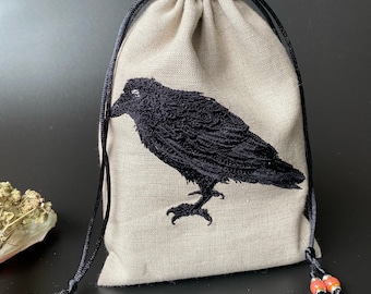 Bolsa con cordón de cuervo bordado, hecha a mano, forrada de algodón