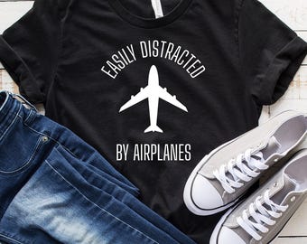 Rolig flygplanströja, rolig pilottröja, pilotpresent, flygplanströja, flygpresent, present till pilot, lättdistraherad av flygplan-t-shirt