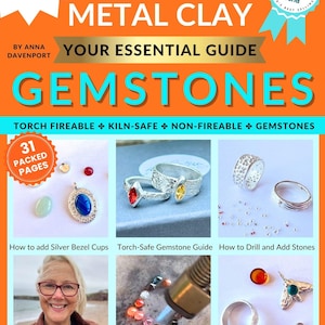 Puede incluir: Una portada de libro naranja con el título "Silver Metal Clay" y el subtítulo "Your Essential Guide Gemstones". Presenta imágenes de joyas de plata, piedras preciosas y el texto "Torch Fireable, Kiln-Safe, Non-Fireable". El libro es de Anna Davenport.