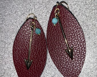 Boucles d'oreilles flèche : boucles d'oreilles, boucles d'oreilles en cuir, boucles d'oreilles flèche, boucles d'oreilles uniques, boucles d'oreilles pendantes, boucles d'oreilles pendantes, boucles d'oreilles marron, boucles d'oreilles boho