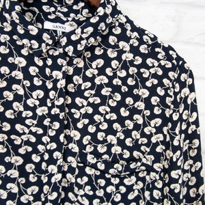 GANNI Roseburg Crepe Navy Shirt Top Blouse Leaves Print Crepe Viscose Printed Shirt Long sleeve size 38/UK12/US8 image 3