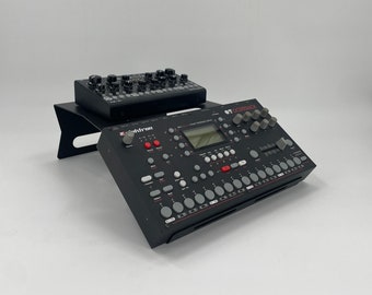 Soporte de sintetizador de dos niveles de acero