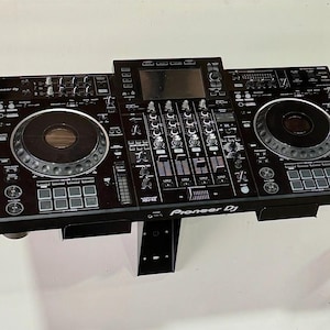 Wallmounted DJ Controller Rack