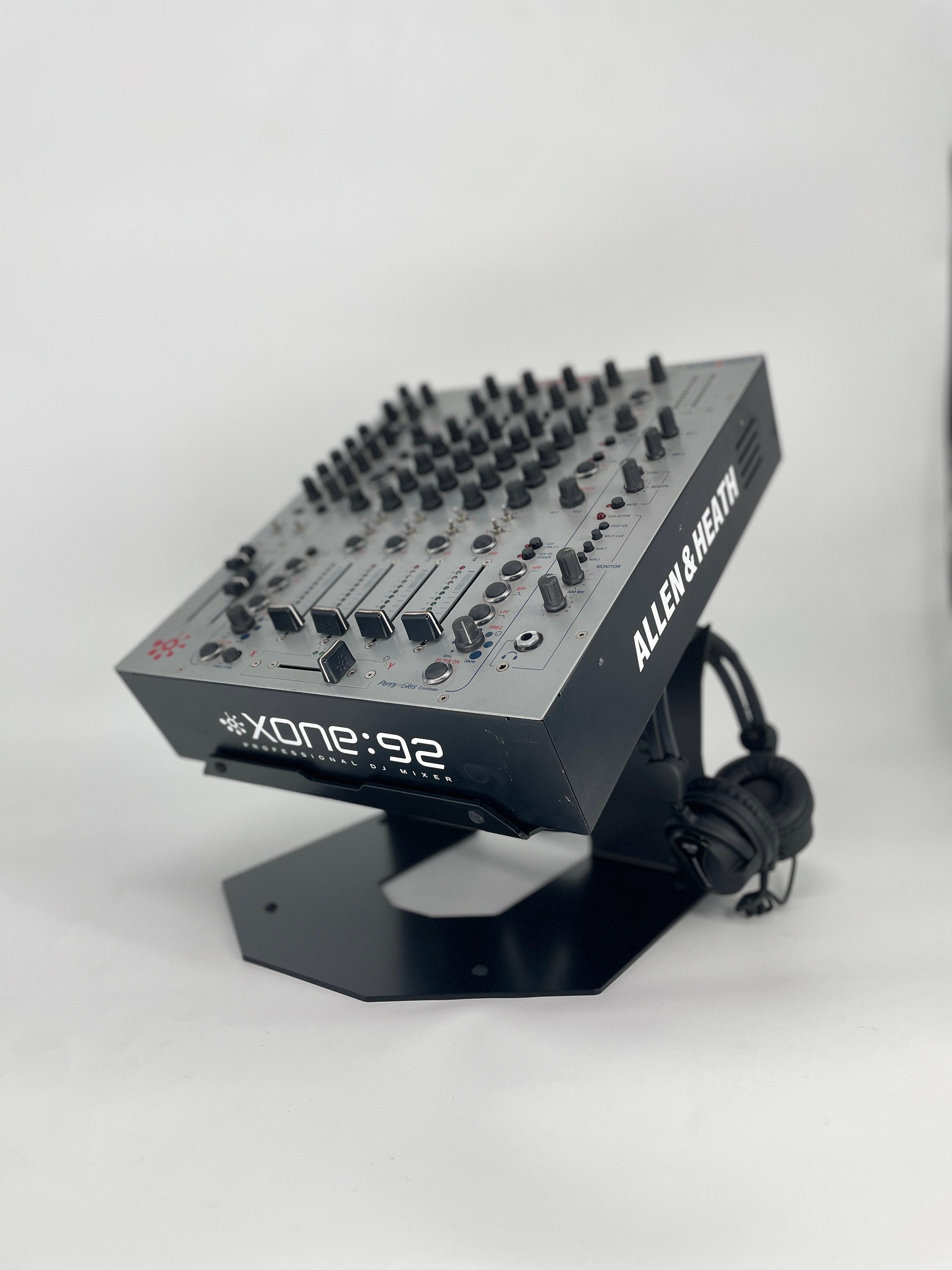 Mesas de mezclas - Plastic Shop - Tienda de sonido, DJ y producción musical