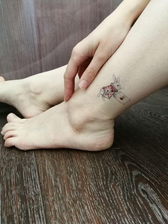 Tatouage De Temp De Lapin Blanc Alice Dans Le Tatouage De Pays Des Merveilles Tatouage Temporaire Tatouage Faux