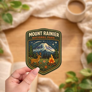 Pegatina de insignia del Parque Nacional Monte Rainier / Calcomanía de vinilo vintage de senderismo del Noroeste del Pacífico para portátil y botella de agua / Regalo de aventura en Washington