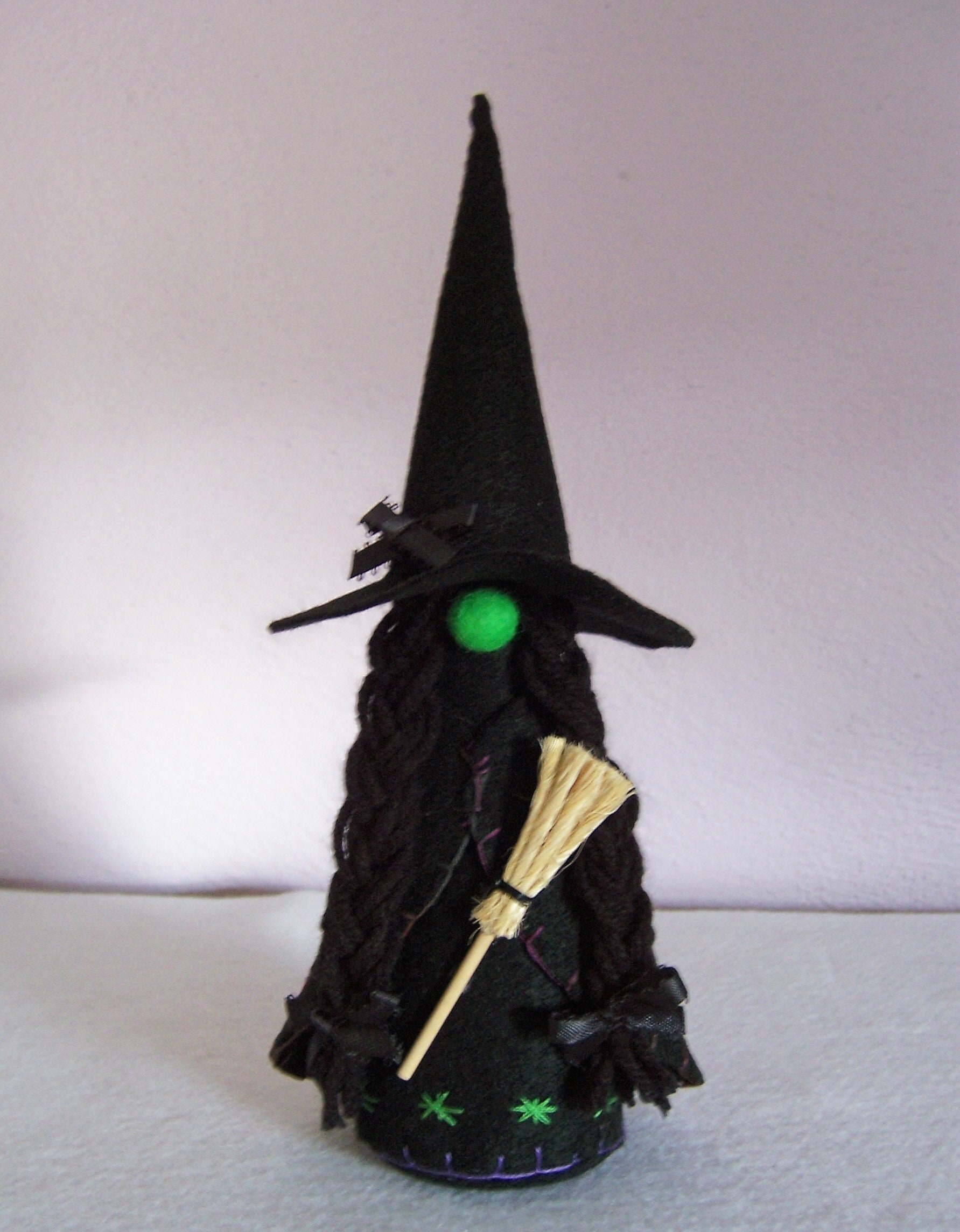 Halloween Hexe & Gnome Deko - 2 Gesichtslose Wichtel Mit Besen Zum Aufhängen