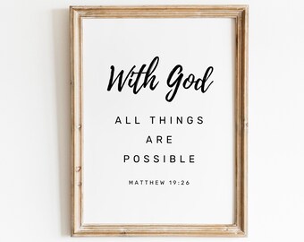 Op de afbeelding: Een ingelijst afdruk met een witte achtergrond en zwarte tekst die luidt: "Met God is alles mogelijk Mattheüs 19:26".