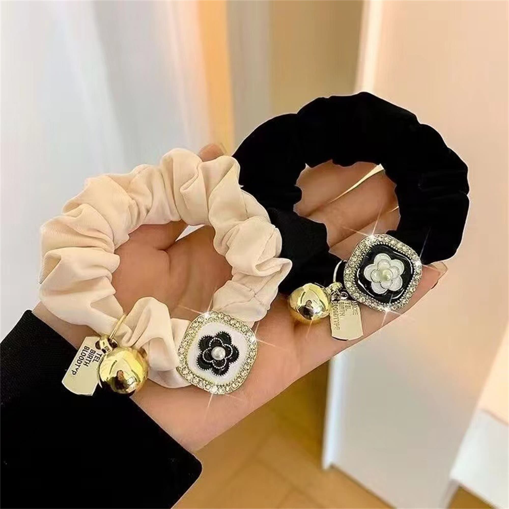 Chanel Scrunchie Coco Mark Silk CHANEL Hair Accessories Twilly Scarf Ribbon  Black White ref.496037 - Joli Closet