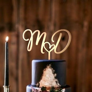 Topper de pastel de boda rústico M Iniciales de madera personalizadas topper de pastel D Letra de oro M Primeros de pastel de corazón para bodas Toppers de pastel para boda