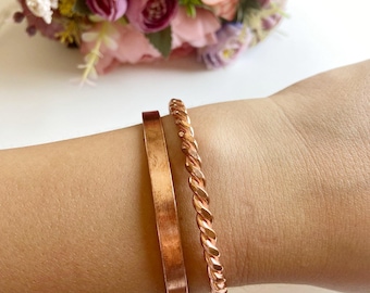 Handgjort armbandsset i koppar, vridet armband, minimalistiska stapelbara smycken