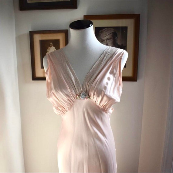 1940s Bias Cut Nighgown - image 3