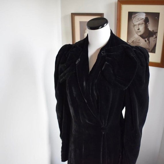 1930s Black Velvet Opera Coat - image 4