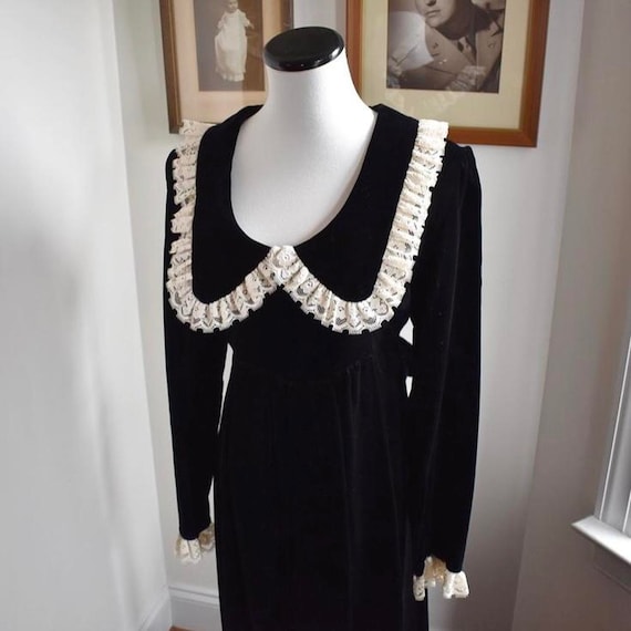 1970s Union Made Velvet Dress - image 4