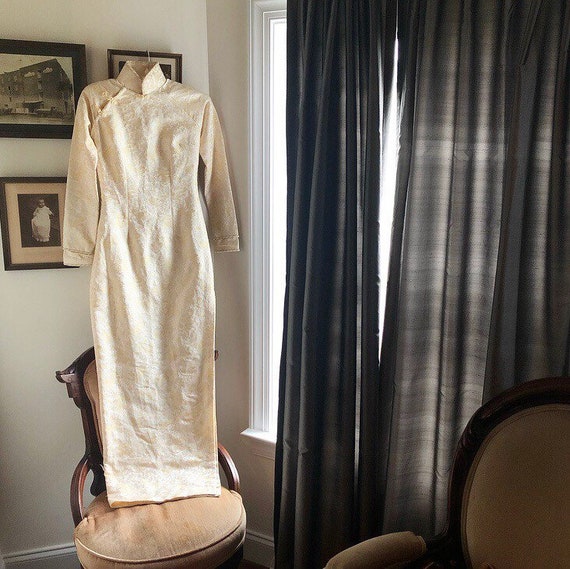 Vintage Cheongsam in Dragon Print
