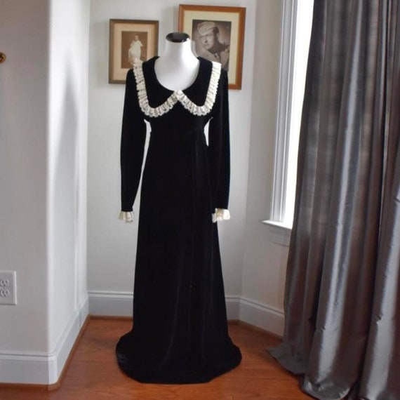 1970s Union Made Velvet Dress - image 1