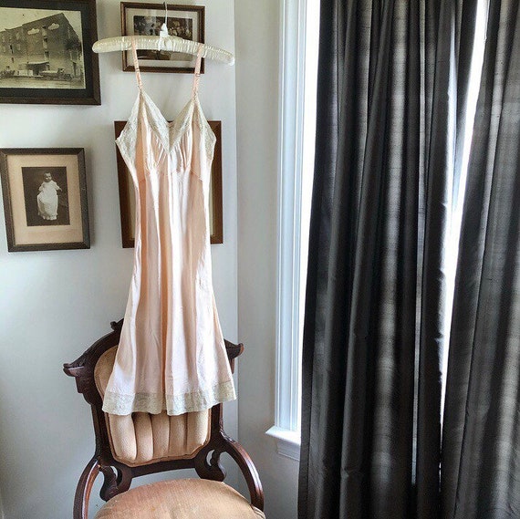 Late 1940s/Early 1950s Pink Slip