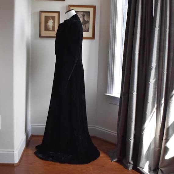 1930s Black Velvet Opera Coat - image 2