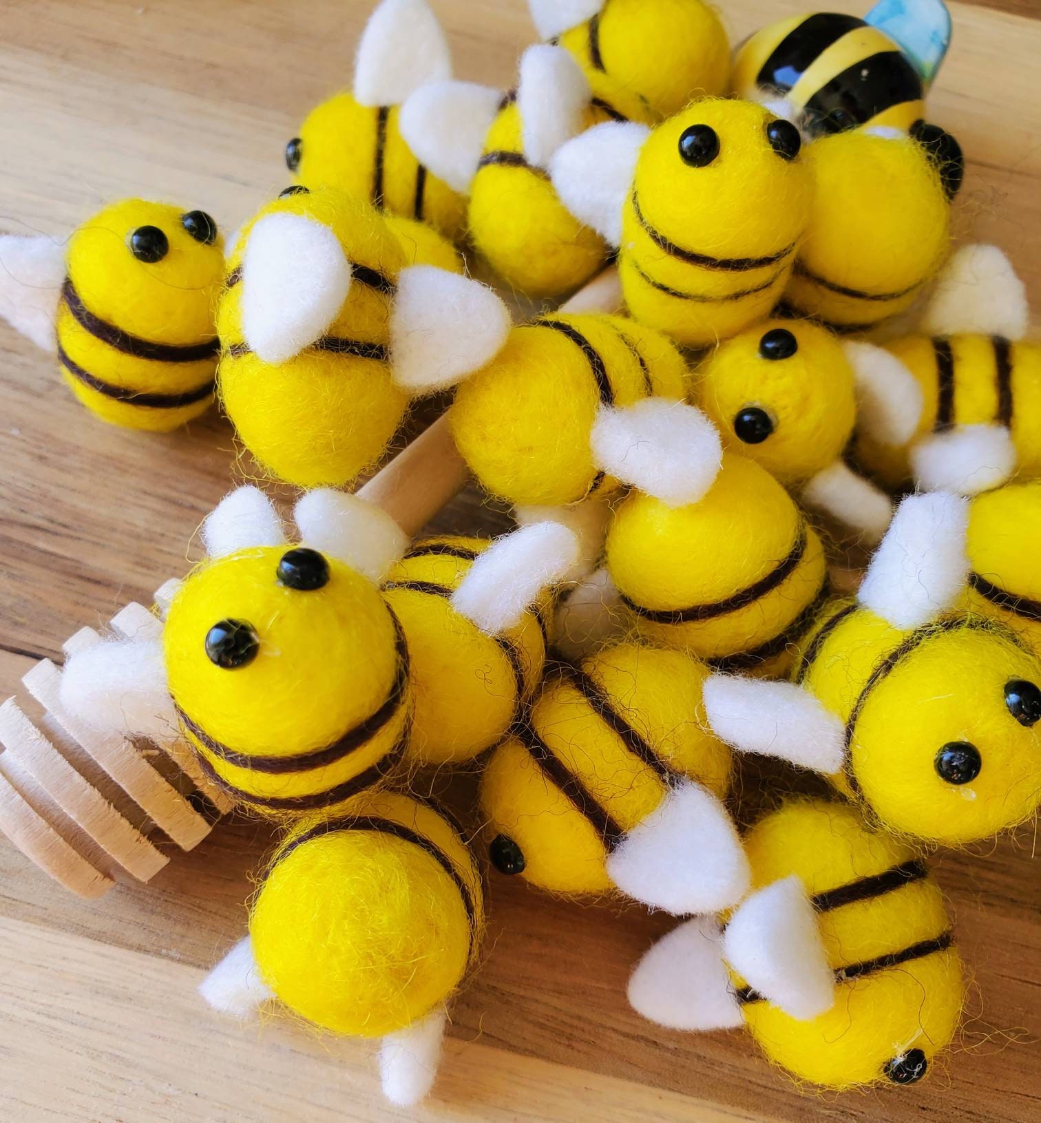 10pcs Wool Felt Bees Decorations DIY Mini Bees Crafts Bee Decorations  Costume Accessories 