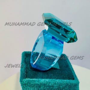 Handgeschnitzter Smaragd- und Blautopasring, facettiertes Edelsteinband, Versprechens- oder Verlobungsring, Mai Birthstone Geschenk