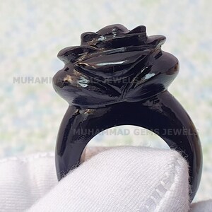 Naturlig svart onyx handskuren ädelstensring | Unika ädelstenssmycken | Modering | Ring med en enda ädelsten