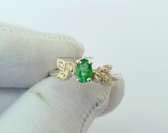 Anello minimalista con smeraldo e diamanti / Gioiello con pietra portafortuna in oro bianco 14 carati / Regalo delicato per lei / Anello per anniversario o compleanno