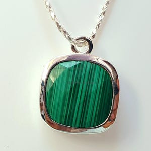 Silver Malachite Necklace – Dainty Green Pendant – Satellite Chain Jewelry – Minimalist Gift for Her