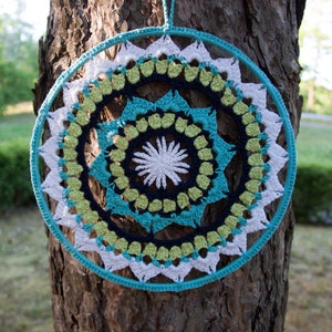 Circular crochet mandala with reversible hoop image 1