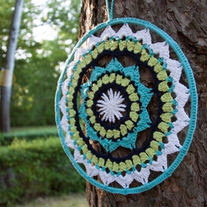 Circular crochet mandala with reversible hoop image 8