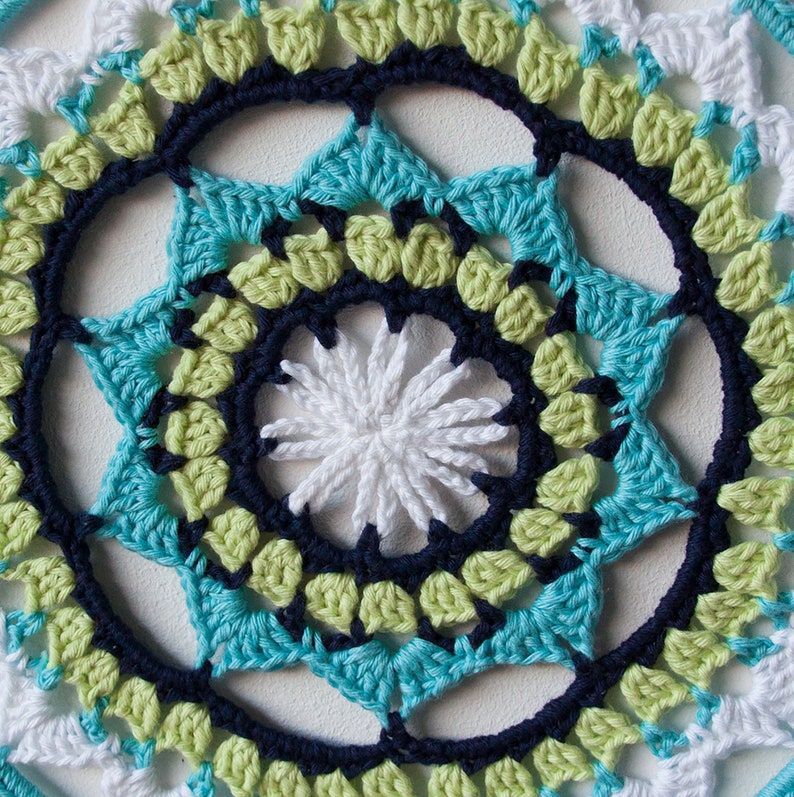 Circular crochet mandala with reversible hoop image 4