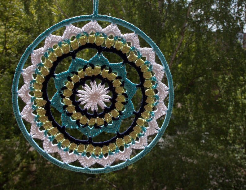 Circular crochet mandala with reversible hoop image 6