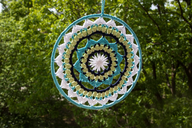 Circular crochet mandala with reversible hoop image 5