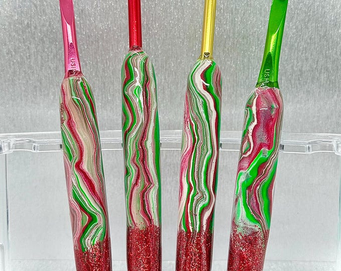 Holly Jolly Swirl Hooks