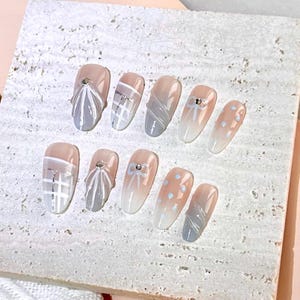 3D Seashell Press-On Nails: Ocean Wave Bow Design (Medium Oval)