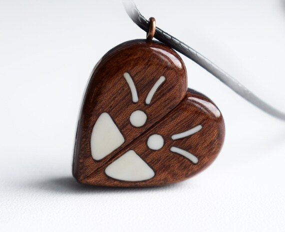 Photo Locket Necklace Silver Erfly Inlay Pendant Wood Heart With Pictures The Illusionist - Wood Locket Pendant