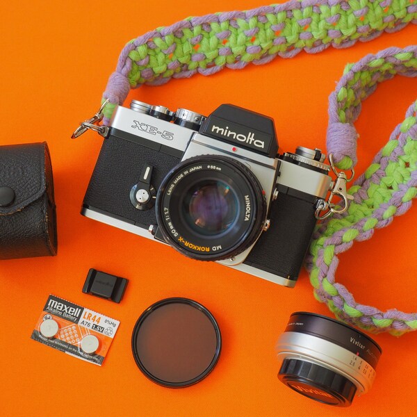 Minolta XE-5 35mm SLR Film Camera + 50mm Lens + Batteries WORKING