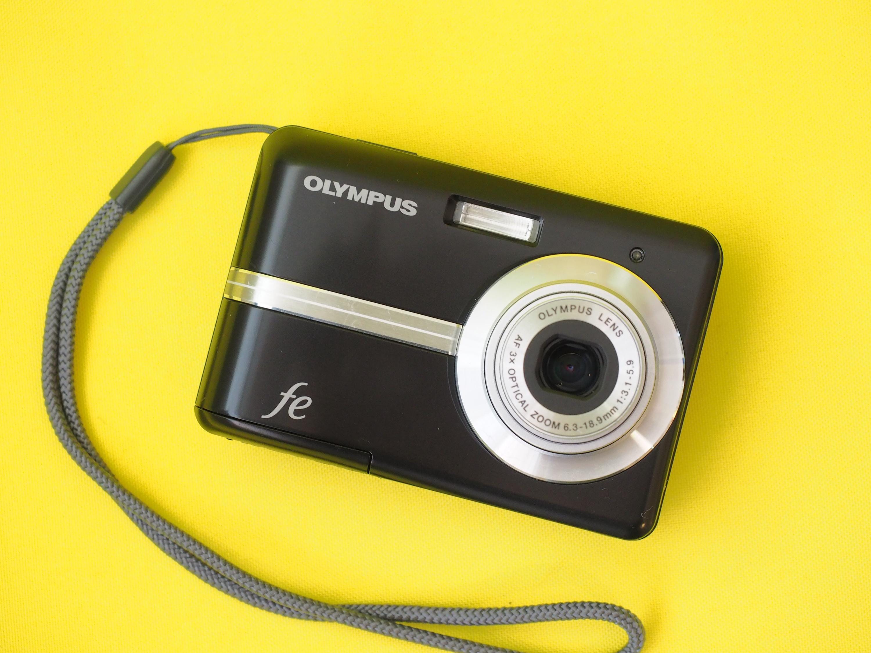 Olympus FE-25 10MP Compact Digital Point and Shoot Camera WORKING
