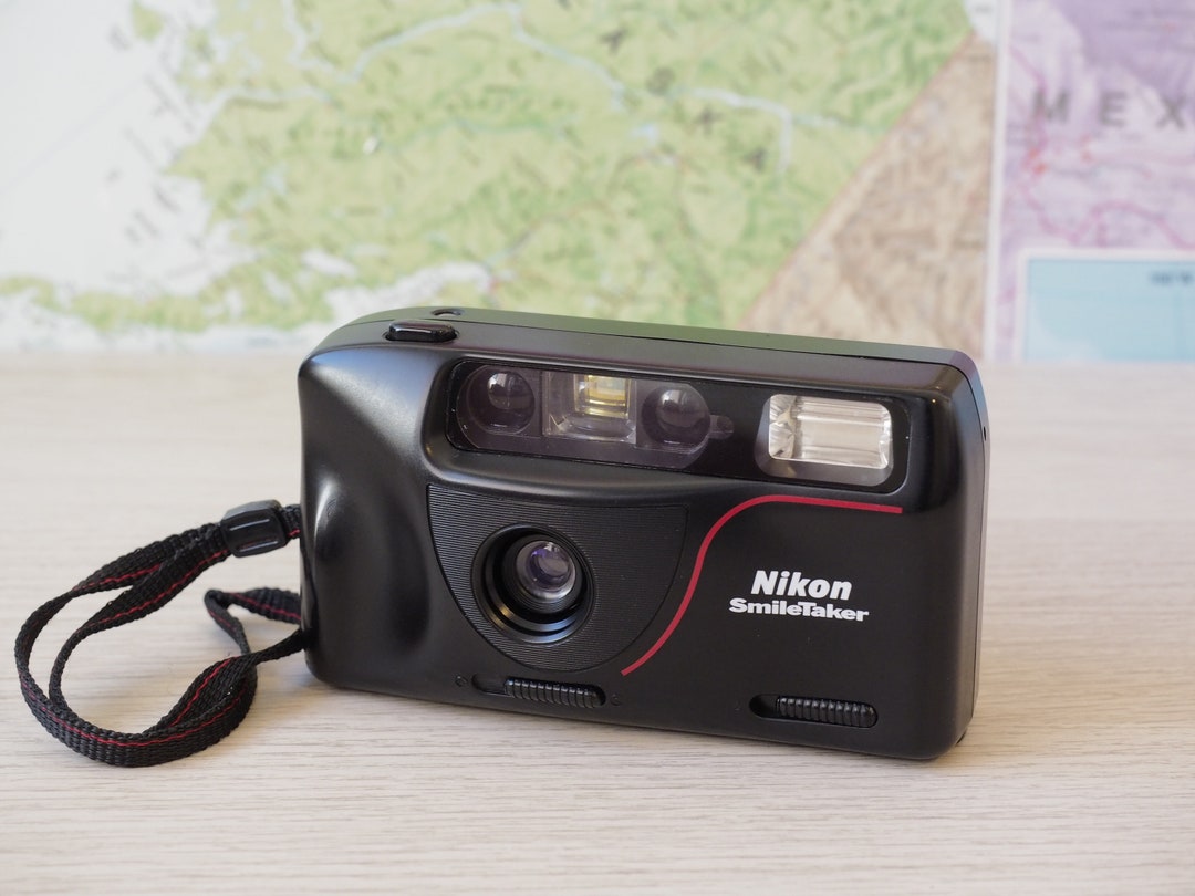 Nikon Smiletaker Smile Taker 35mm Film Compact Point and Shoot Flash