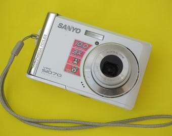 Kodak Easyshare C663 6.1MP Compact Digital Point and Shoot Camera